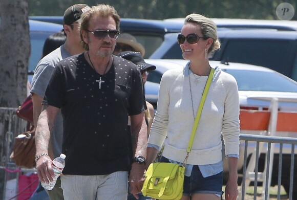 Johnny Hallyday et sa femme Laeticia vont faire du shopping au marché aux puces de Pasadena, le 12 mai 2013.