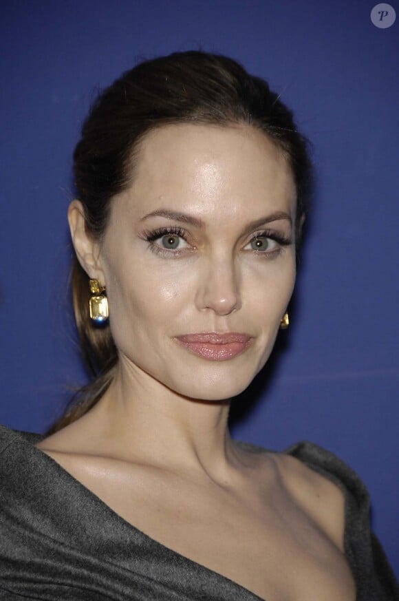 Angelina Jolie lors de la 27e cérémonie des 'American Society of Cinematographers Awards' à Los Angeles, le 10 février 2013. L'actrice a révélé mardi 14 mai 2013 avoir subi une double mastectomie.