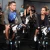 Jessica Alba et son mari Cash Warren participent à un cours de vélo dans une salle de Los Angeles pour l'association Baby2Baby le 14 mai 2013