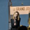 Vanessa Paradis interprète "Love Song" sur le plateau du Grand Journal de Canal+ à Cannes le 15 mai 2013.