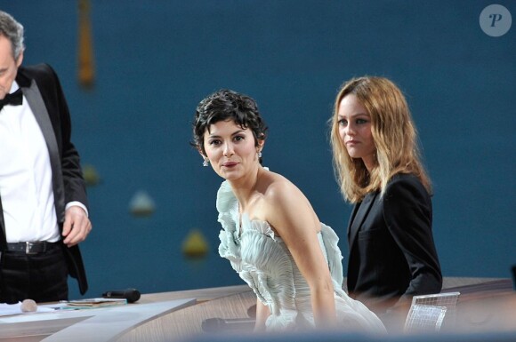 Audrey Tautou et Vanessa Paradis sur le plateau du Grand Journal de Canal+ à Cannes le 15 mai 2013.