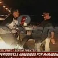Diego Maradona : Coup de pied, jet de pierres... Il craque face aux photographes