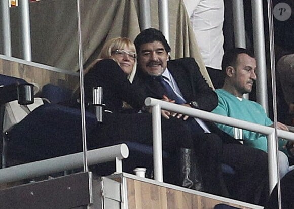 Diego Maradona avec sa nouvelle compagne Rocio Oliva à Madrid, le 2 mars 2013.