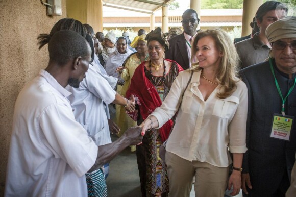 Valérie Trierweiler en visite dans un hôpital à Gao au Mali, le 16 mai 2013.