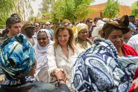 Valérie Trierweiler en visite humanitaire à Gao au Mali, le 16 mai 2013.
