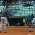 Victor Troicki s'énerve de longues minutes durant, contestant la décision de l'arbitre, lors de son match face à Ernests Gulbis au Masters 1000 de Rome le 15 mai 2013