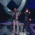 Will.i.am chante avec les finalistes lors de la finale de The Voice 2 le samedi 18 mai 2013 sur TF1