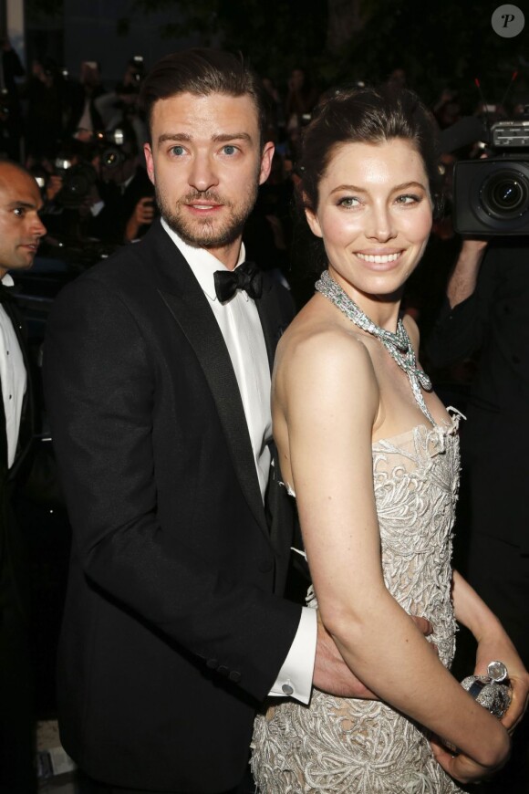 Justin Timberlake et sa femme Jessica Biel à la montée des marches du film Inside Llewyn Davis lors du 66e festival du film de Cannes, le 19 mai 2013.