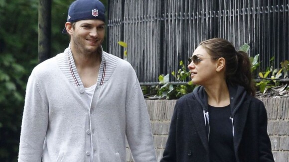 Ashton Kutcher : En amoureux avec Mila Kunis pendant que Demi Moore ressurgit
