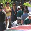 L'actrice Halle Berry et son fiancé Olivier Martinez déjeunent avec des amis au restaurant Geoffrey's à Malibu, le 19 mai 2013.