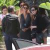 Halle Berry et son fiancé Olivier Martinez déjeunent avec des amis au restaurant Geoffrey's à Malibu, le 19 mai 2013.