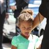 Après l'école, Halle Berry, enceinte de son deuxième enfant, et sa fille Nahla (5 ans) vont faire des courses à la boutique pour enfants Bel Bambini à Beverly Hills, le 20 mai 2013.