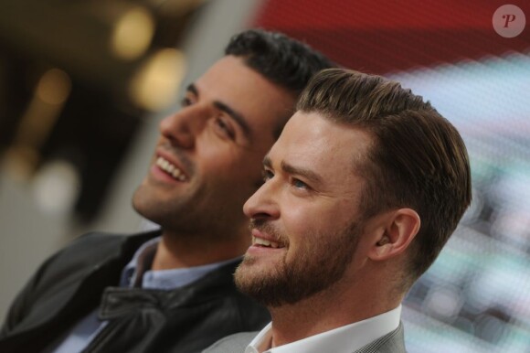 Justin Timberlake et Oscar Isaac lors de l'émission Le Grand Journal à Cannes, le 20 mai 2013.