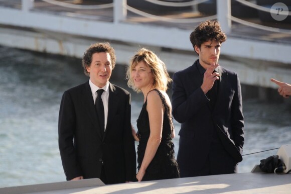 Valeria Bruni-Tedeschi, Guillaume Gallienne et Louis Garrel avant l'émission Le Grand Journal à Cannes, le 20 mai 2013.