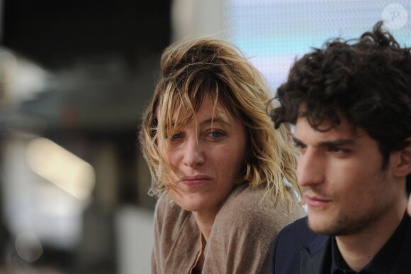 Louis Garrel, Valeria Bruni-Tedeschi lors de l'émission Le Grand Journal à Cannes, le 20 mai 2013.