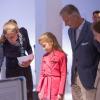 Le prince Philippe de Belgique et sa fille aînée, la princesse Elisabeth, 11 ans, l'exposition Inside the Station consacrée à la station polaire Princesse Elisabeth en Antarctique, le 20 mai 2013.