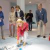 La jeune princesse, sous le regard de quelques copines, s'est prêtée à quelques ateliers découverte... Le prince Philippe visitait avec sa fille aînée, la princesse Elisabeth, 11 ans, l'exposition Inside the Station consacrée à la station polaire Princesse Elisabeth en Antarctique, le 20 mai 2013.