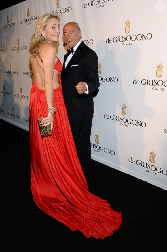 Fawaz Gruosi, proprétaire de Grisogono, et Sharon Stone lors du photocall de la soirée "de Grisogono", marque de bijoux et de montres de luxe, à l'Eden Roc au Cap d'Antibes dans le cadre du 66e Festival de Cannes. Le 21 mai 2013.