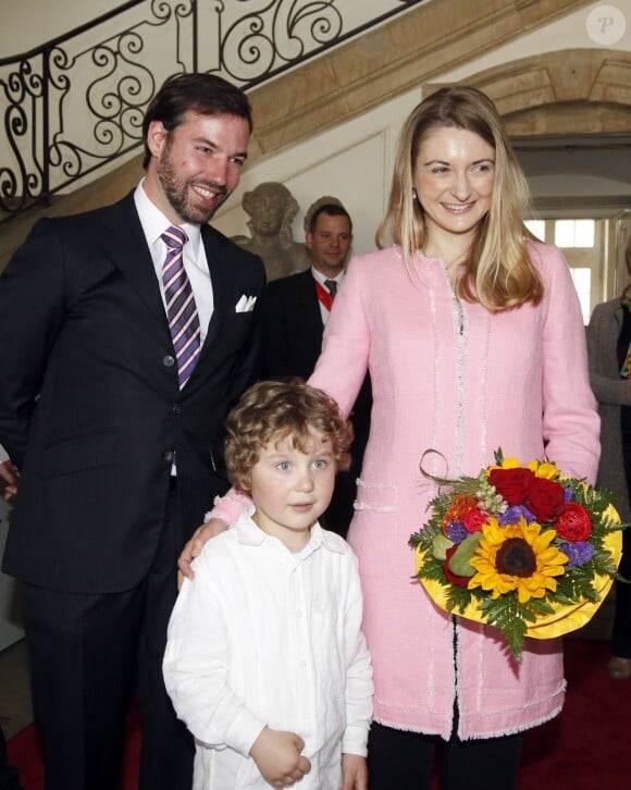 Le grand-duc héritier Guillaume de Luxembourg et son épouse, la princesse Stéphanie, en visite à Echternach au Luxembourg, le 21 mai 2013.