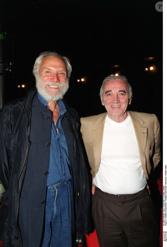 Georges Moustaki et Charles Aznavour à Paris le 16 septembre 1999. 