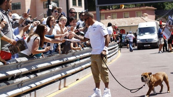 Lewis Hamilton : Accro à son chien Roscoe et une bêtise à 116 000 euros à Monaco