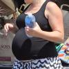 Busy Philipps, enceinte, son mari Marc Silverstein et leur fille font du shopping à Hollywood, le 4 mai 2013.