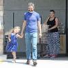 L'actrice Busy Philipps, enceinte, son mari Marc Silverstein et leur fille font du shopping à Hollywood, le 4 mai 2013.