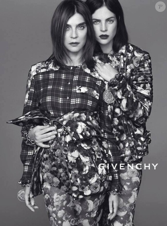 Campagne Givenchy avec Carine Roitfeld et sa fille Julia
Campagne shootée par Mert et Marcus