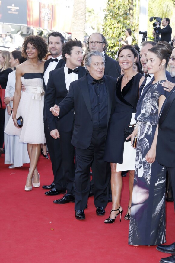 Stefi Celma, Kev Adams, Christian Clavier, Isabelle de Araujos, et Alice David lors de la montée des marches du 23 mai 2013 au Festival de Cannes