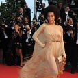 Solange Knowles, ravissante dans une robe Stéphane Rolland (collection automne-hiver 2012) lors de la montée des marches du film Gatsby le Magnifique en ouverture du 66e Festival de Cannes. Le 15 mai 2013.