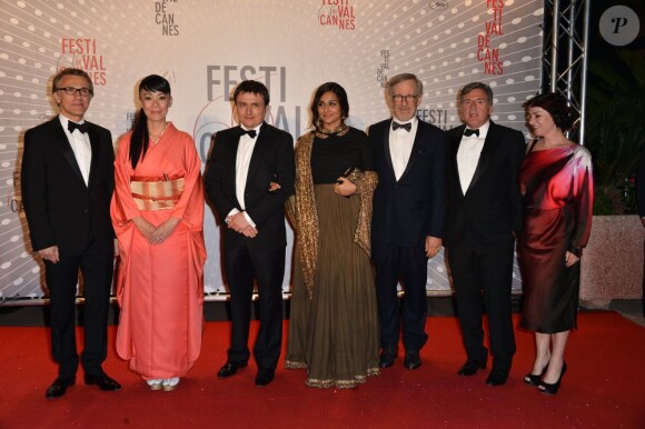 Christoph Waltz, Naomi Kawase, Cristian Mungiu, Vidya Balan, Steven Spielberg, Daniel Auteuil, Lynne Ramsay au dîner des lauréats au Festival de Cannes le 26 mai 2013.