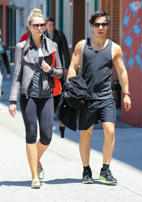 Les jeunes mariés Katrina Bowden et Ben Jorgensen se rendent à leur cours de gym à New York, le 26 mai 2013.
