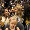 Jessica Alba est allée soutenir l'équipe féminine de basketball Sparks avec son mari Cash Warren, ses adorables filles Honor et Haven, et son amie Lisa Leslie. Los Angeles, le 26 mai 2013.
