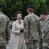 La princesse Anne lors d'une cérémonie de remise de médailles à des soldats du 2e Signal Regiment de retour d'Afghanistan, le 29 mai 2013