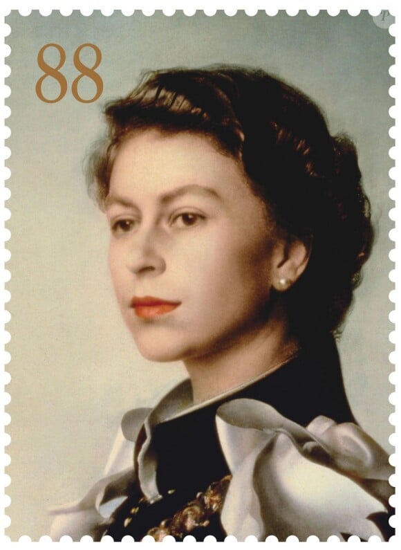 Timbre à l'effigie de la reine Elizabeth II, d'après un portrait par Pietro Annigoni (1954), pour une série de timbres du Royal Mail à l'occasion des 60 ans du couronnement de la souveraine.