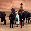 La reine Elizabeth II, vendredi 31 mai 2013, rendait une petite visite de courtoisie à la troupe cérémonielle King's Troop Royal Horse Artillery, à Londres.