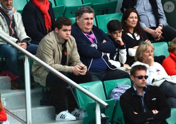 Pierre et Axel Ménès dans les tribunes de Roland-Garros au cinquième jour des Internationaux de France le 30 mai 2013