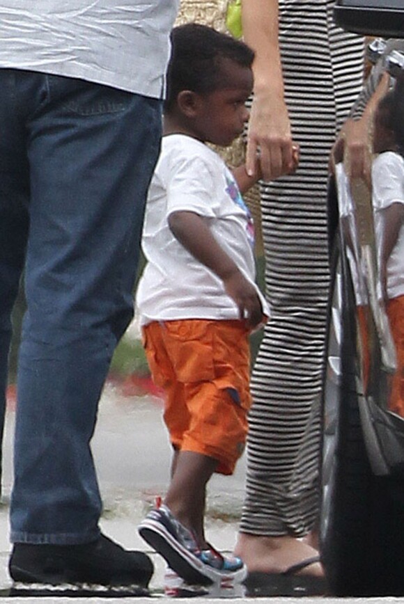 Louis Bullock, le fils de Sandra Bullock à l'anniversaire de Willow Hart, la fille de la chanteuse Pink, à Malibu, le 2 juin 2013.