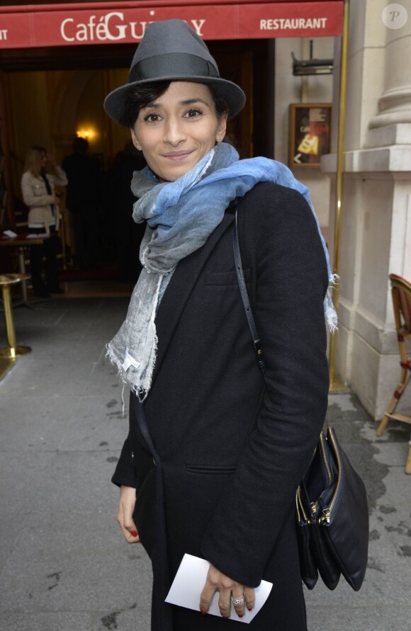 Rachida Brakni arrive au Théâtre Edouard Vll à Paris le 3 juin 2013.