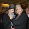 Rachida Brakni radieuse pour saluer la Légion d'honneur de Françoise Fabian au Théâtre Edouard Vll à Paris le 3 juin 2013.