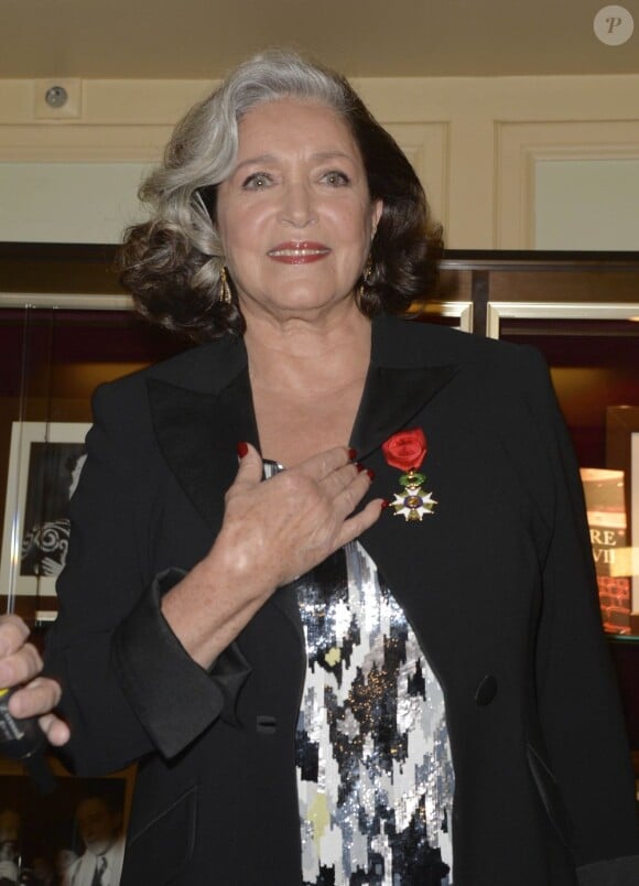 Françoise Fabian émue par sa Légion d'honneur au Théâtre Edouard Vll à Paris le 3 juin 2013.