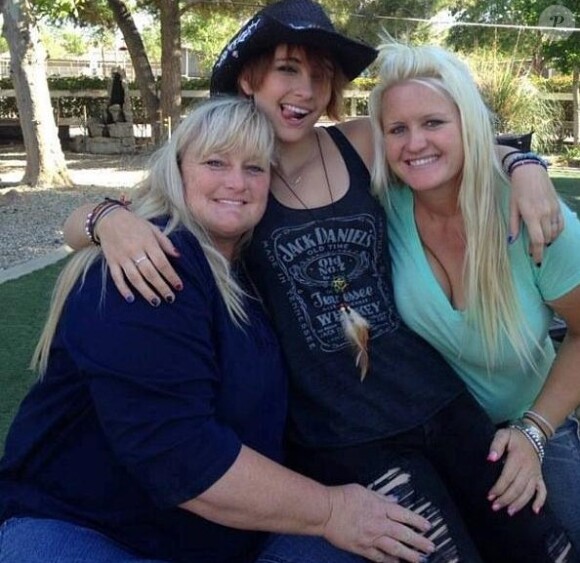 Paris Jackson a également posté une photo d'elle avec sa mère Debbie Rowe, le 26 mai 2013.
