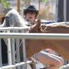 Paris Jackson passe la journée dans un ranch avec sa mère Debbie Rowe et des amis à Palmdale, le 26 mai 2013.