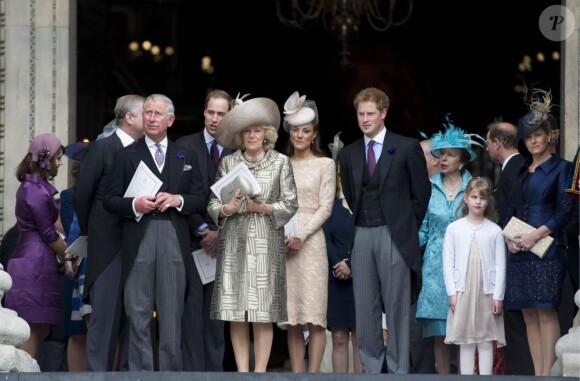 Kate Middleton portant un chapeau Jane Taylor lors de la messe du jubilé de diamant en la cathédrale Saint Paul le 5 juin 2012