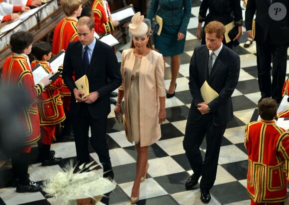 Le duc et la duchesse de Cambridge avec le prince Harry lors du service en l'honneur des 60 ans du couronnement de la reine Elizabeth II, à l'abbaye de Westminster le 4 juin 2013.