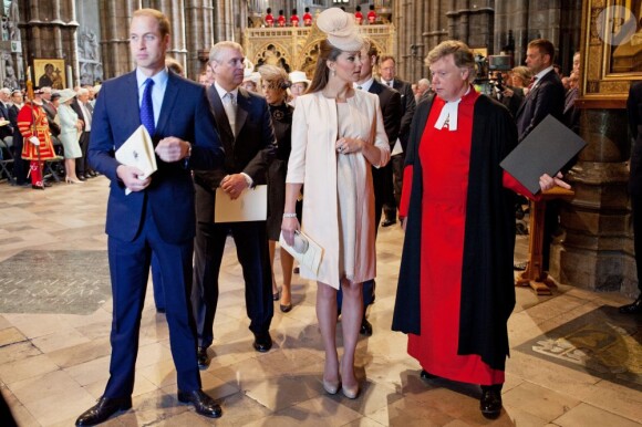 Kate Middleton, enceinte, après le service en l'honneur des 60 ans du couronnement de la reine Elizabeth II, à l'abbaye de Westminster le 4 juin 2013.