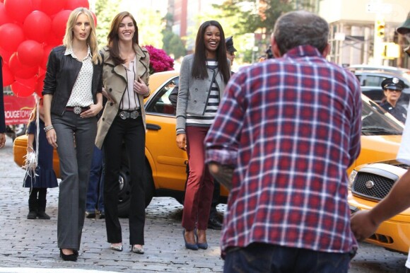 Le photographe Terry Richardson en plein shooting pour Loft avec les mannequins Karolina Kurkova, Hilary Rhoda et Arlenis Sosa dans le quartier de Soho. New York, le 4 juin 2013.