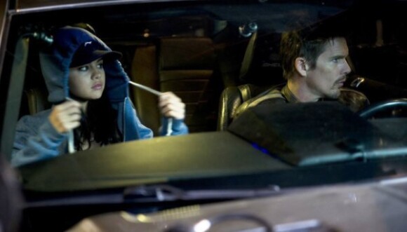 Ethan Hawke et Selena Gomez dans Getaway.