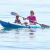 Le mannequin Heidi Klum fait du canoë kayak avec son fils, le 4 mars 2012 à Malibu.