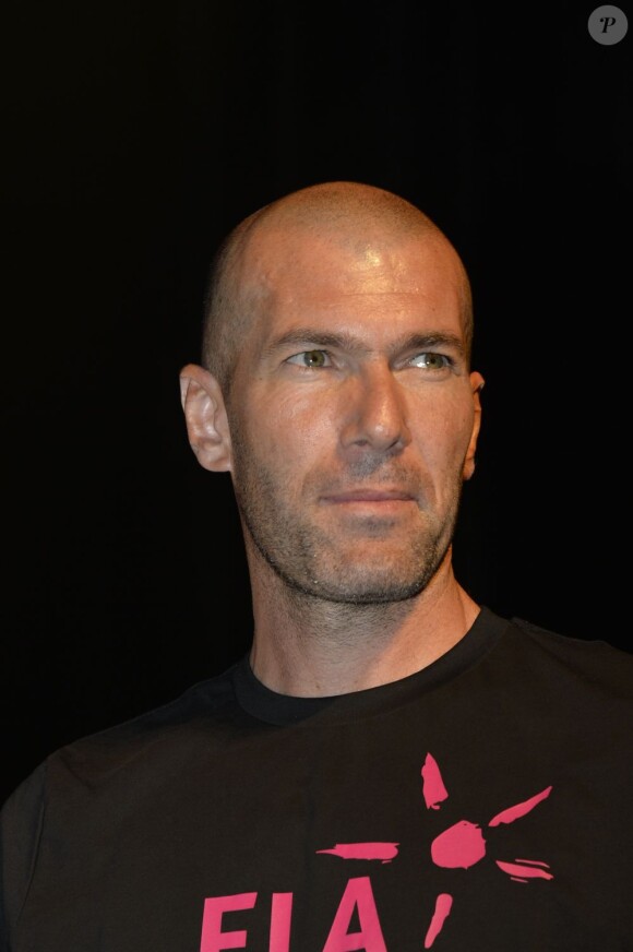 Zinedine Zidane lors de la remise du Prix Ambassadeur ELA 2013 au Théâtre Marigny le 7 juin 2013 à Paris.